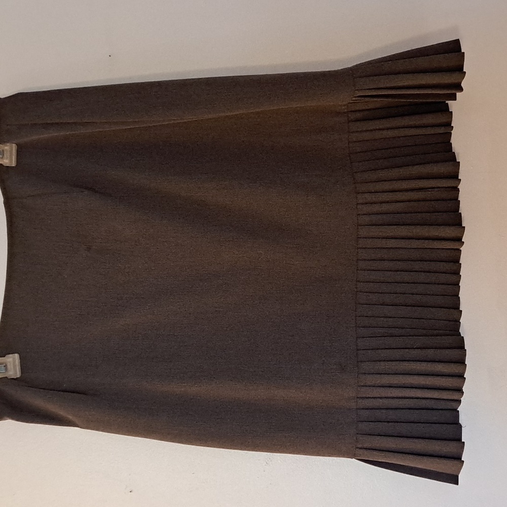 Skirtology Gray Sz 12 Gray with pleated bottom Wore once.